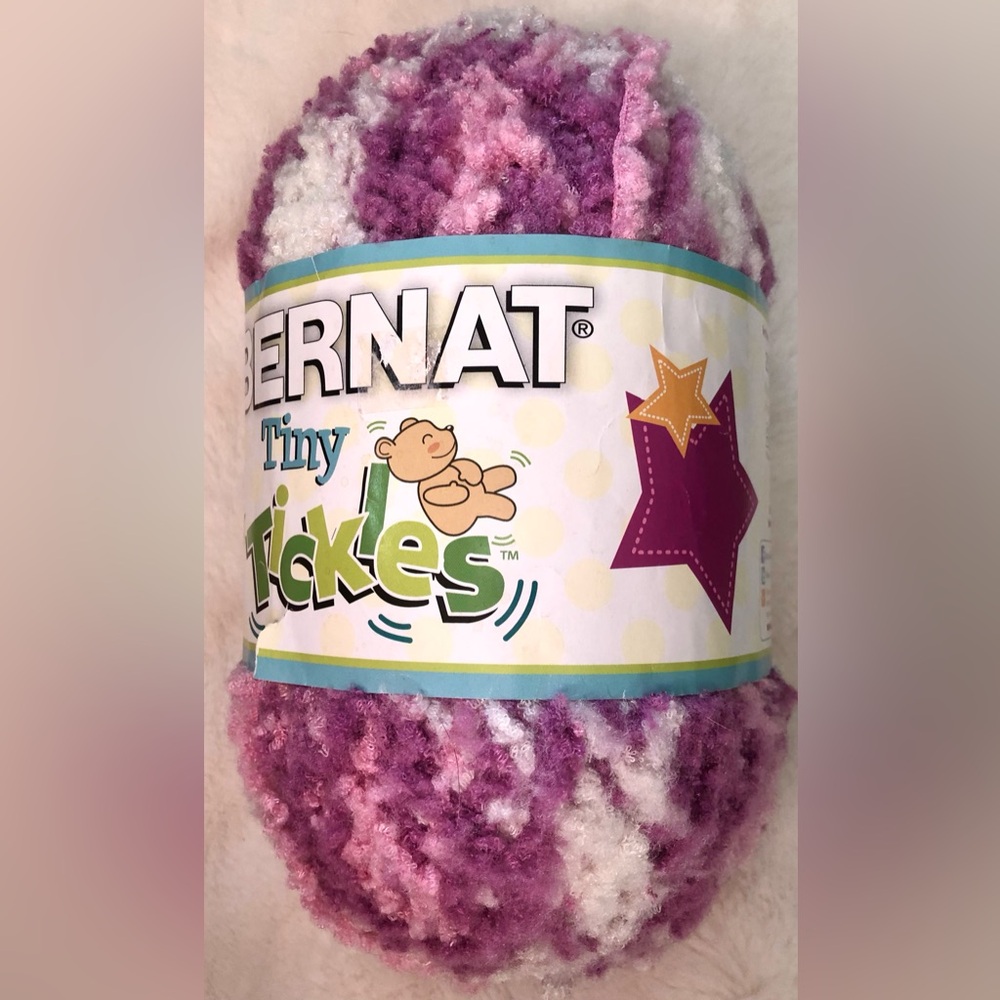 Bernat Tiny Tickles Yarn | 41414 Hot Pink | Rose vibrant | Rosa Caliente | NEW